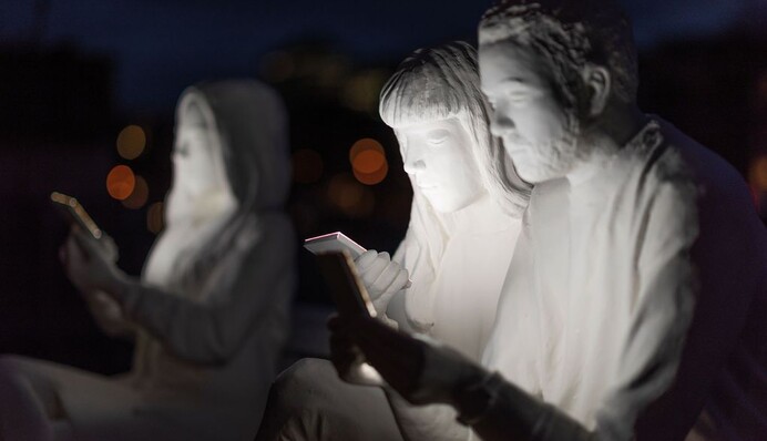Між цінностями й технологіями. Соціологічний етюд