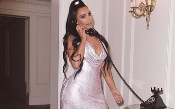 Ким Кардашьян блеснула грудью в прозрачном платье за шесть тысяч долларов