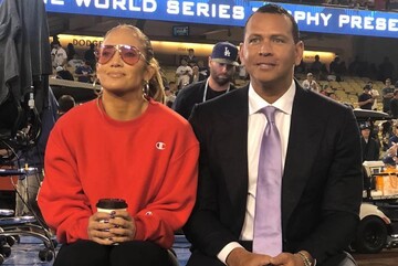 Дженнифер Лопес надела прозрачное платье на свидание