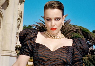 Молокоотсосы на груди: голливудская звезда снялась в провокационной фотосессии