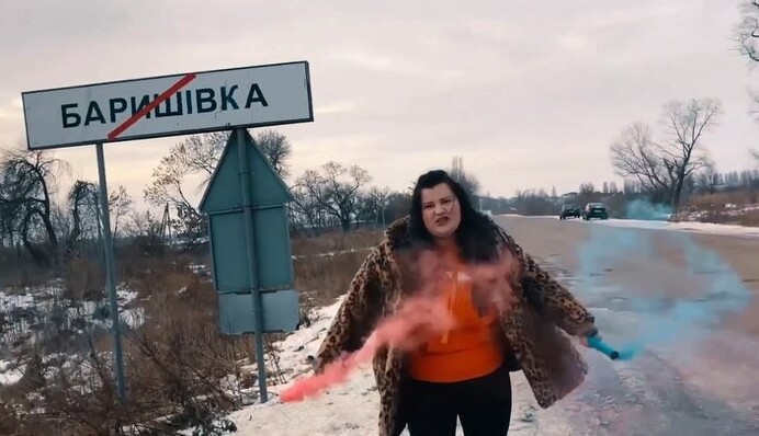 Alyona Alyona покидает Барышевку: рэп-воспитательница выпустила новый клип