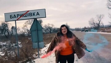 Alyona Alyona покидает Барышевку: рэп-воспитательница выпустила новый клип