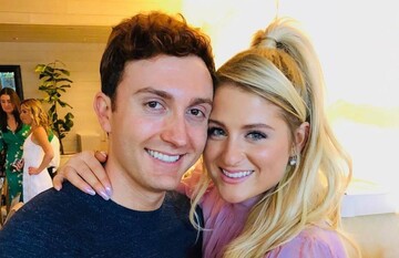 Известная певица сыграла свадьбу со звездой фильма 