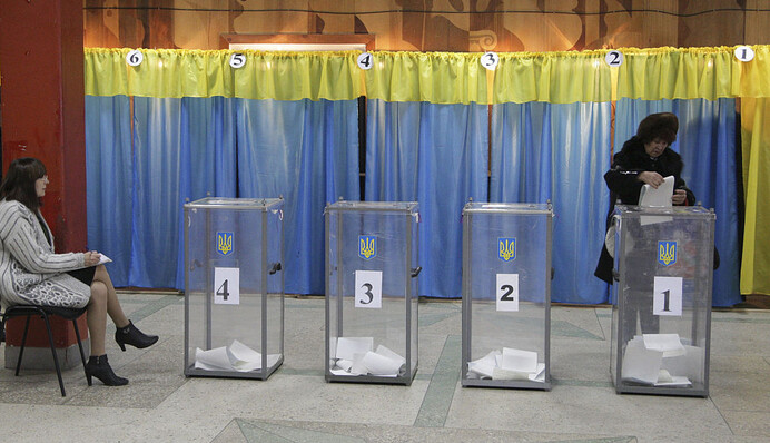 З думками про президентські: як в Україні вибирали місцеву владу