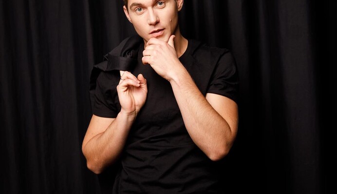 Аплодисменты и крики дедушек: украинский телеведущий рассказал о самом запоминающемся сексе