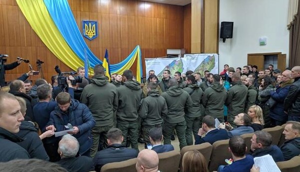 У кращих традиціях Януковича: абсурдні схеми і орди тітушек під Києвом