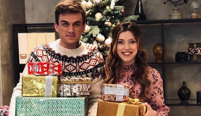 Тодоренко и Топалова поймали на прогулке с новорожденным сыном: трогательное видео