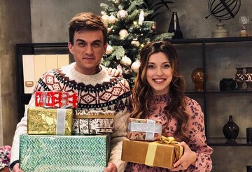 Тодоренко и Топалова поймали на прогулке с новорожденным сыном: трогательное видео