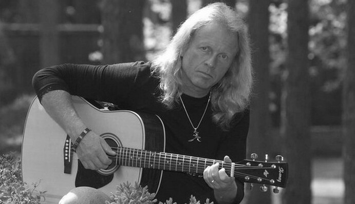 Названа причина смерти Криса Кельми