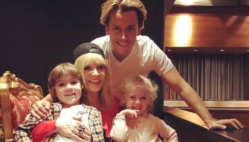 Стильная и стройная: Пугачева восхитила внешним видом на Рождество