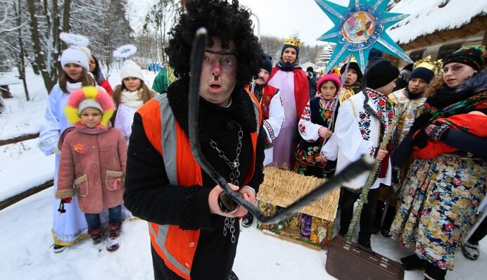 Казачьи бои в Запорожье и звездочеты во Львове: как украинцы праздновали Рождество