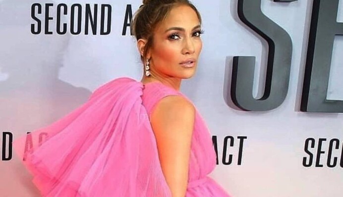 Дженнифер Лопес в боди снялась для глянца