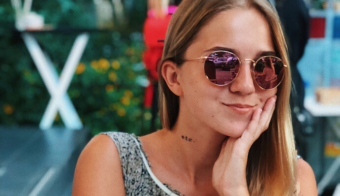 В нашей семье пополнение: дочь Потапа озадачила сеть фото с ребенком