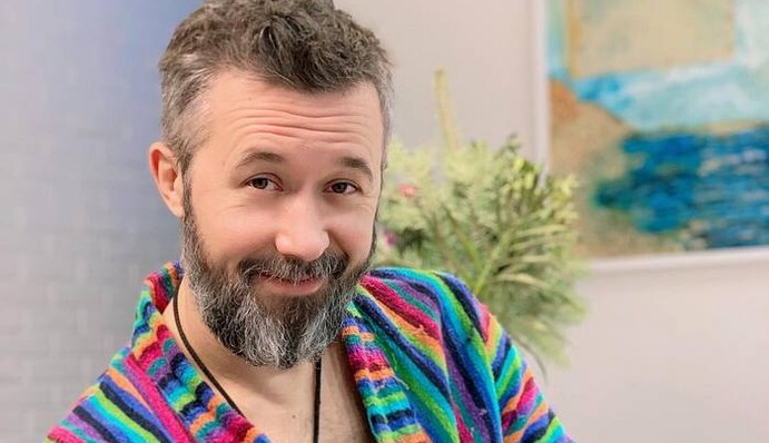 16 лет: Бабкин повеселил поклонников фото из паспорта