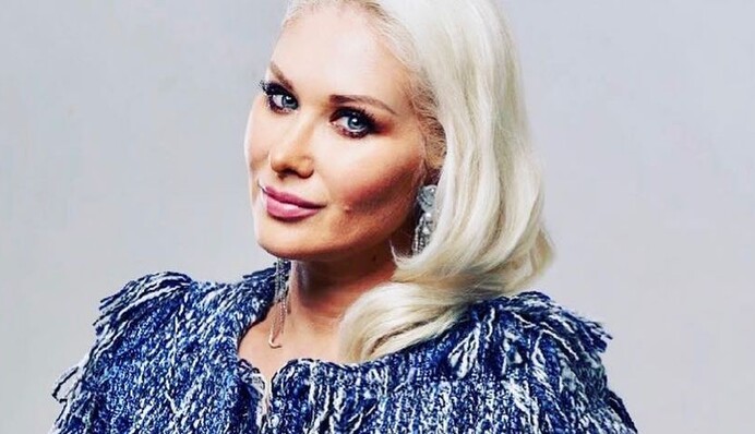 Украинская певица похвасталась пышным бюстом на отдыхе в Доминикане