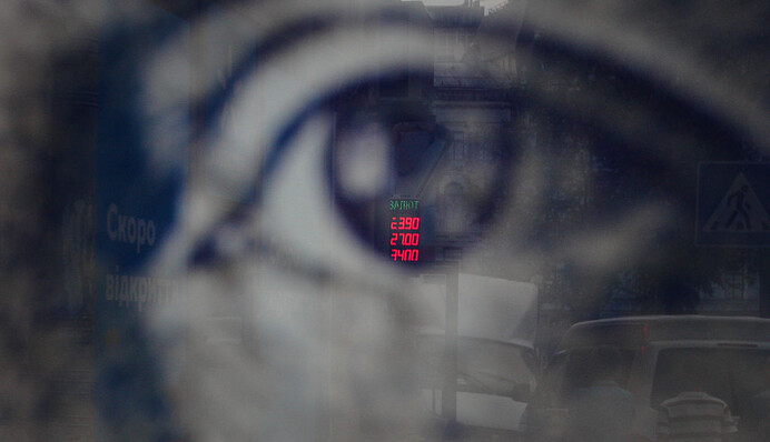 Меньше 10 гривен за доллар: сможет ли жить Украина по курсу 