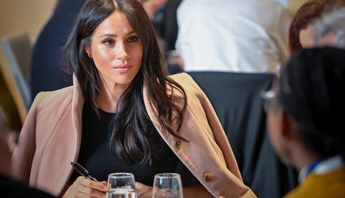 Беременная Меган Маркл в броском наряде вышла в свет с принцем Гарри