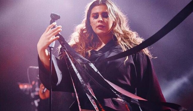 Солистка группы KAZKA призналась, что влюблена