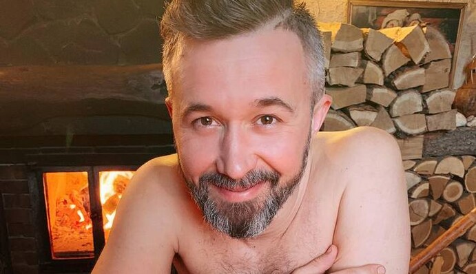 Голые в снегу: украинский певец показал эротическое фото с женой