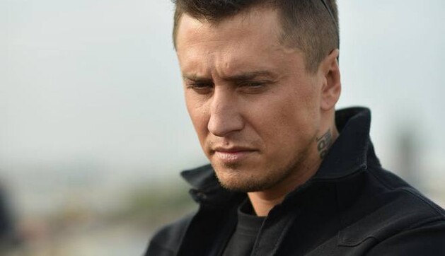 Закрыл дома и не выпускает: известный российский актер избил жену