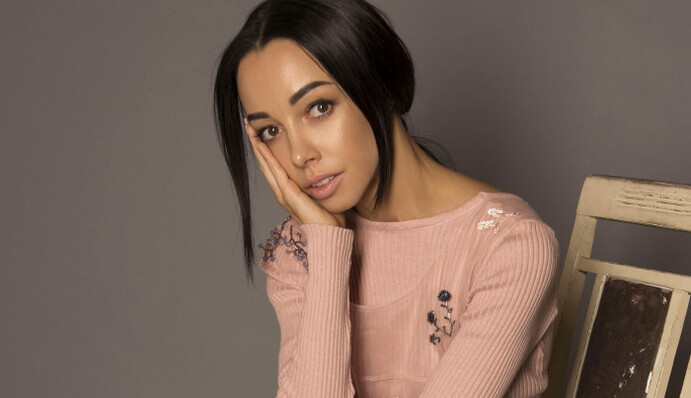 Был удар в лобовое стекло: звезда 