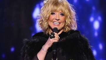 Пугачева удивила головным убором в церкви