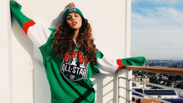 Седокова оголила пышные ягодицы на отдыхе