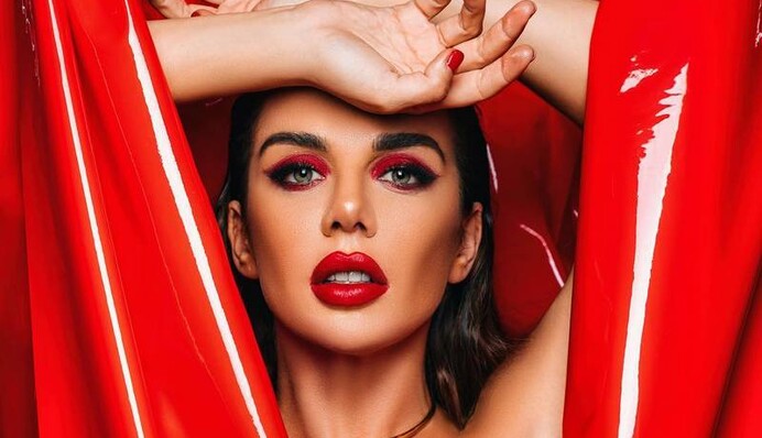 Засунь себе свое люблю: Седокова выпустила дерзкую песню