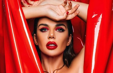 Засунь себе свое люблю: Седокова выпустила дерзкую песню