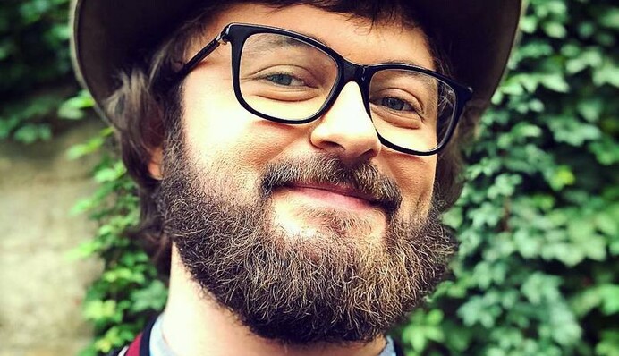 Наконец-то выписывают: избитый DZIDZIO записал новое видео из больницы