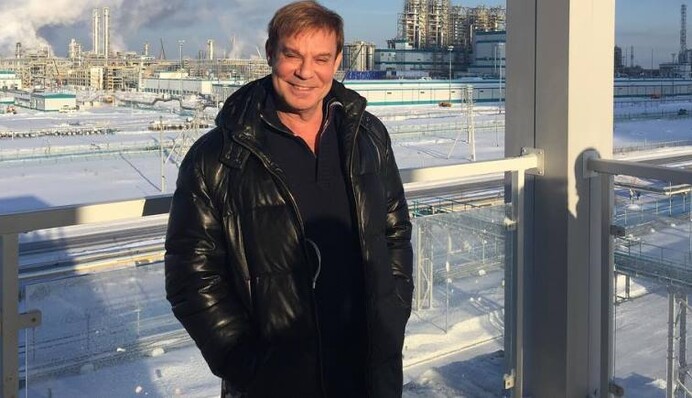 Известный российский артист признался, что теряет зрение