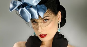 С голой грудью: Дита фон Тиз приняла участие в модном показе