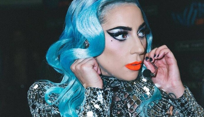 Битва декольте: Леди Гага, Кэтрин Зета-Джонс и Марго Робби восхитили откровенными образами