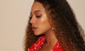 Бейонсе засветила обнаженную грудь в мини-платье