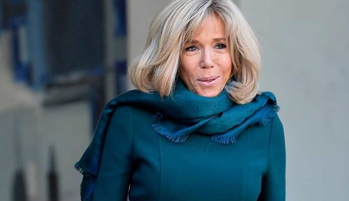 Не по протоколу: первая леди Франции смутила внешним видов в храме