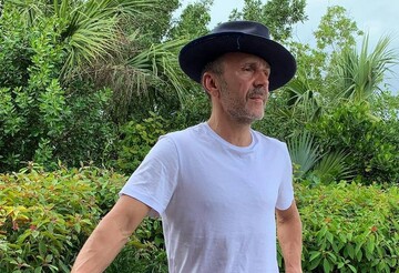 Представил родину достойно: Шнуров высмеял в стихах прославившего Россию порноактера