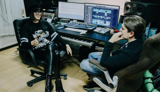 Шикарные чаевые: MARUV рассказала о работе в стриптиз-клубе