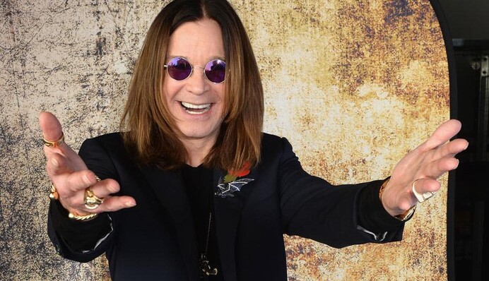 Легендарный рок-музыкант отменил концерты из-за тяжелой болезни