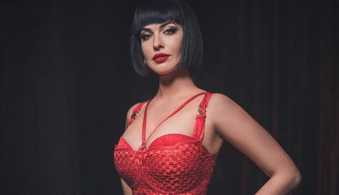 Соблазнительная Астафьева покорила сеть новой фотосессией