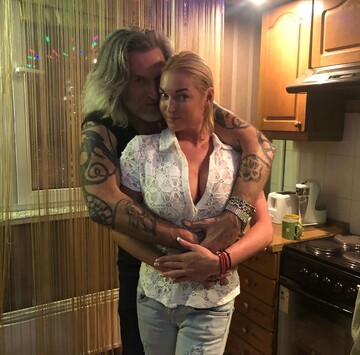 В постели с Джигурдой: Волочкова возмутила сеть новым фото