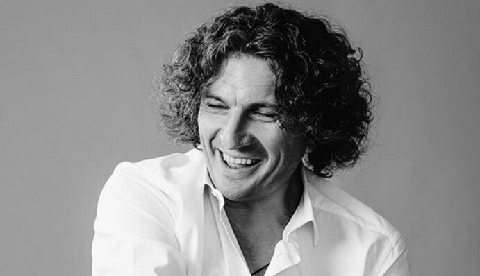 Я помню все, что ты хотел: известный телеведущий трогательно почтил память Кузьмы