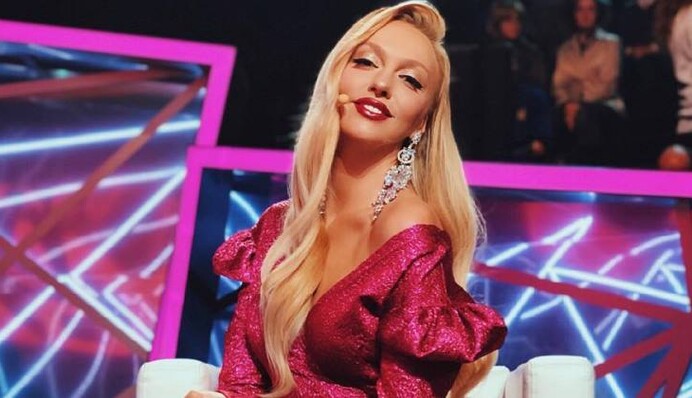 Модная битва: Оля Полякова и Настя Каменских засветились в одинаковых платьях