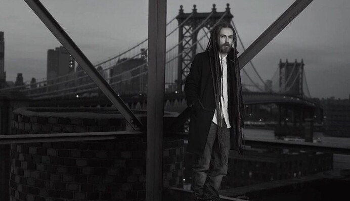 У меня есть план: Децла похоронили под его песню