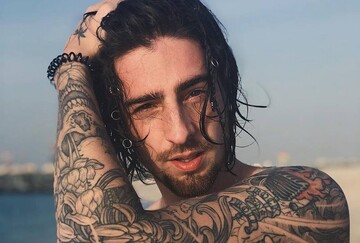 На деньги Нади жирует: муж Дорофеевой похвастался пафосным фото