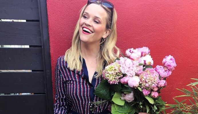 Выпила лишнего: Риз Уизерспун упала с лестницы на дне рождения Дженнифер Энистон