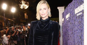 В платье-сетке: голливудская звезда удивила смелым образом