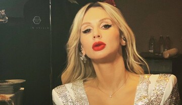 Обнаженная в ванне: Лобода засветила пышную грудь