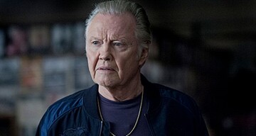 Отец  Джоли рассказал об отношениях дочери с Питтом