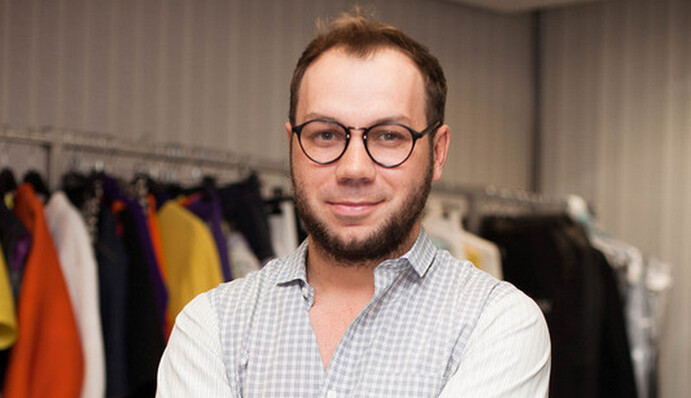 Срезают бирки: известный украинский дизайнер рассказал о работе с политиками