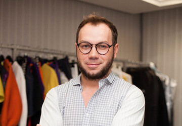 Срезают бирки: известный украинский дизайнер рассказал о работе с политиками